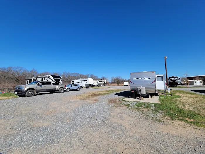 The Fishing Camp & RV Park 3