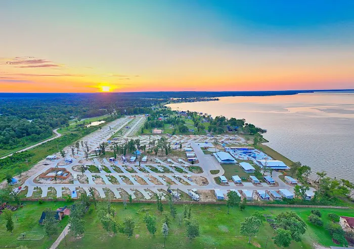 Lagoon Ranch Luxury RV & Cabin Resort 3