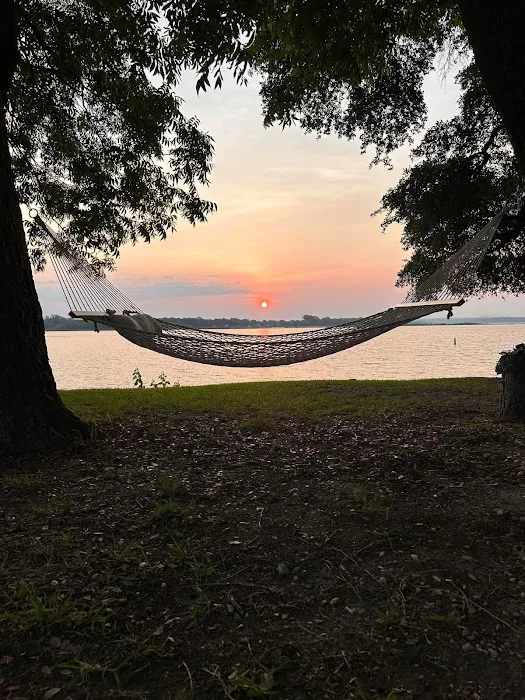 Hideaway 23 Lakefront RV & Cabins 5