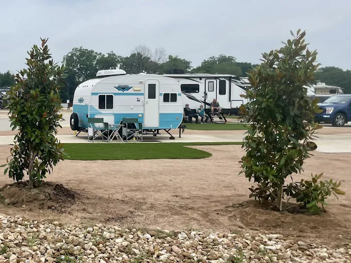 Ennis Luxury RV Resort 4
