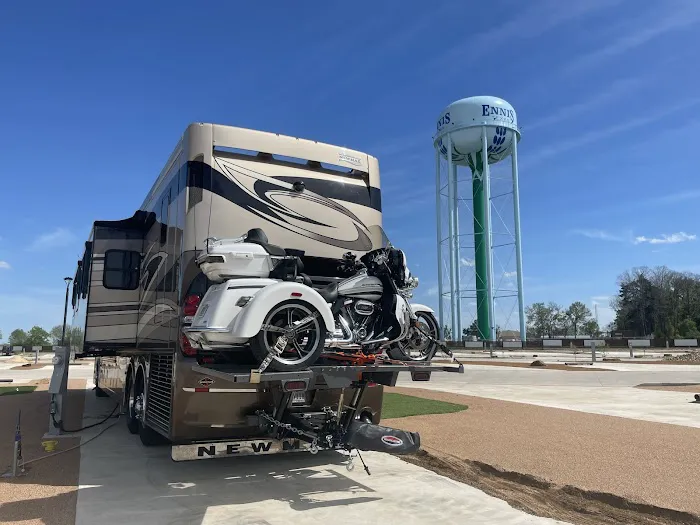 Ennis Luxury RV Resort 6