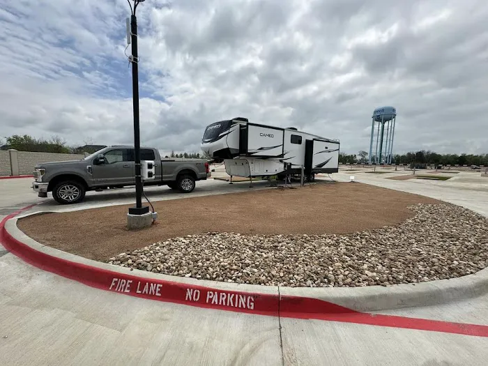 Ennis Luxury RV Resort 9