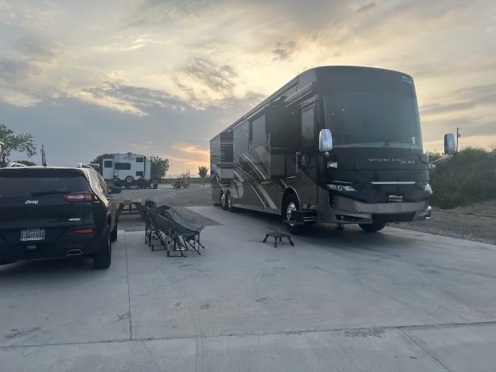 YELLOWROSE RV RESORT 4