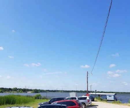 Peanut's Crappie House & Campground