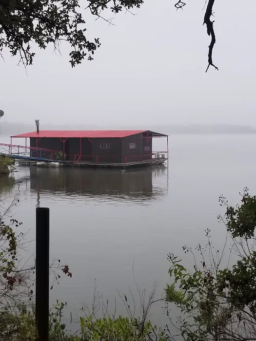 Peanut's Crappie House & Campground 4