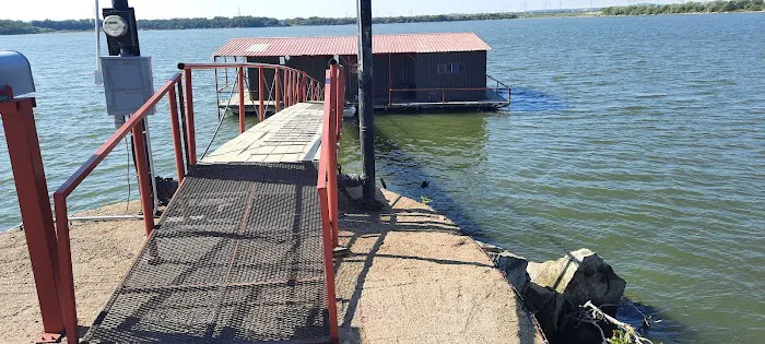 Peanut's Crappie House & Campground 8