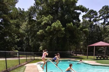 Woodsy Hollow Campground & RV Resort