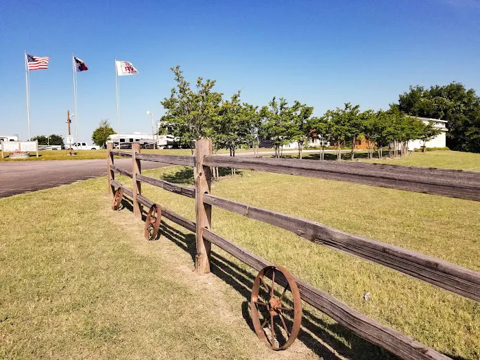 Hooves N Wheels RV Park 2