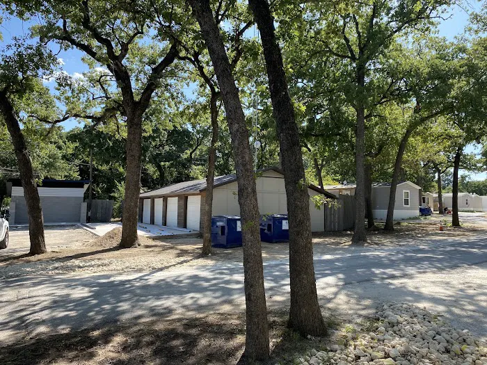 The Oaks On Henderson 4