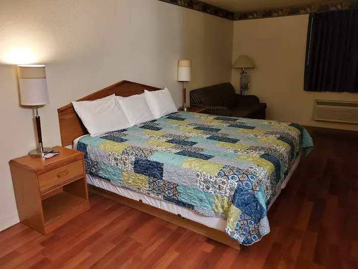 Whispering Creek Lodging & RV Resort 1