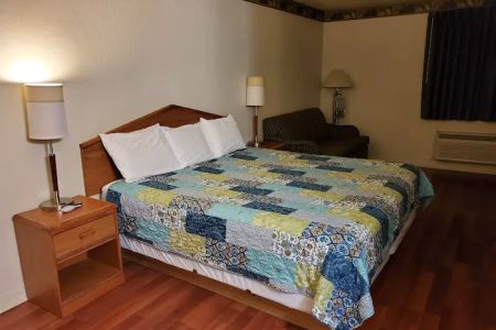 Whispering Creek Lodging & RV Resort