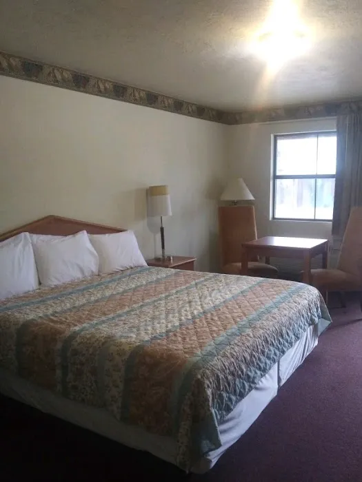 Whispering Creek Lodging & RV Resort 9