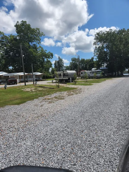 Tom Bell's rv park, boat landing and trailer rentals 8