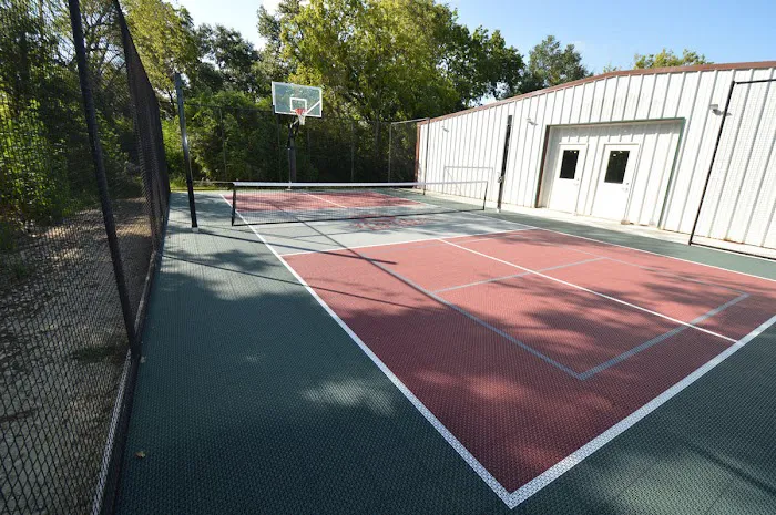 Hardy's Resort RV Park - College Station 4