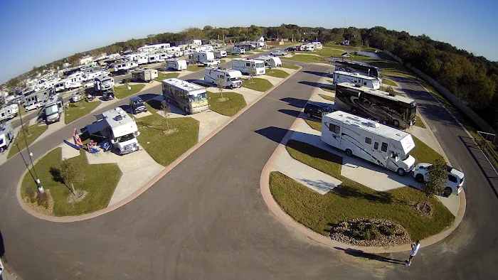 Hardy's Resort RV Park - College Station 6
