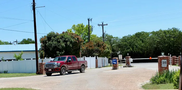 Lake Life RV Park - Lake Whitney 8