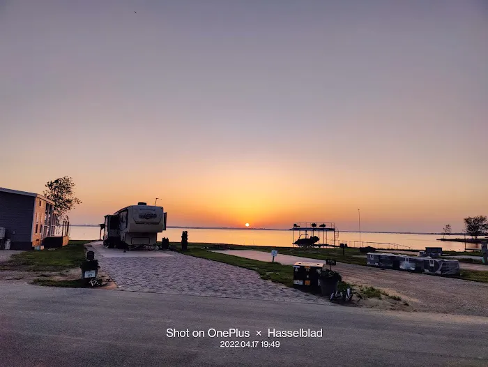 Peninsula Point RV & Tiny Home Luxury Resort 5