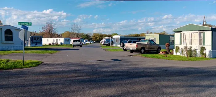 Mes Amis Mobile Home Park 7