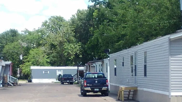 Wenwood Village RV & Mobile Home Park 9