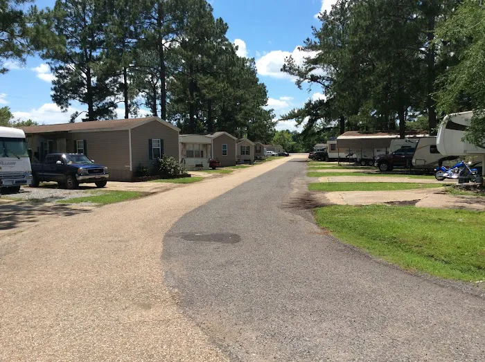 Baker's Mobile Home & RV Park 3