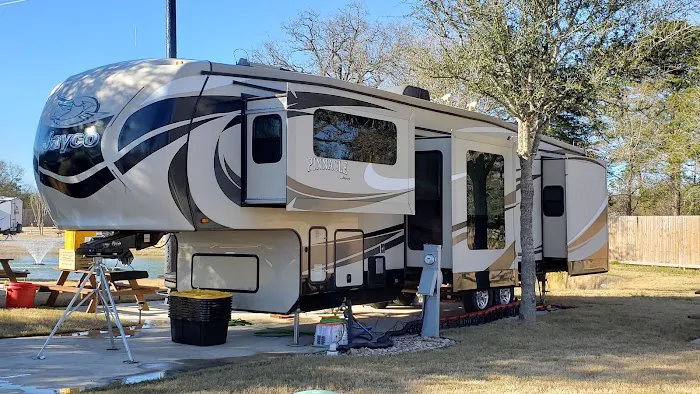Leisure Lane RV Resort Magnolia 6