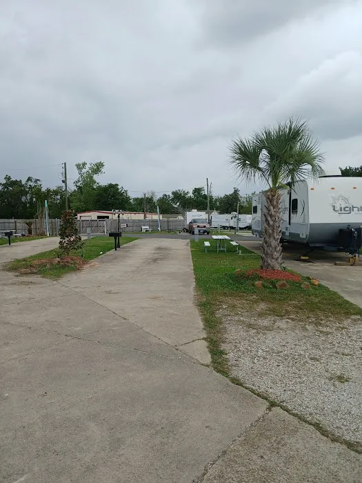 Twelve Palms RV Park 4