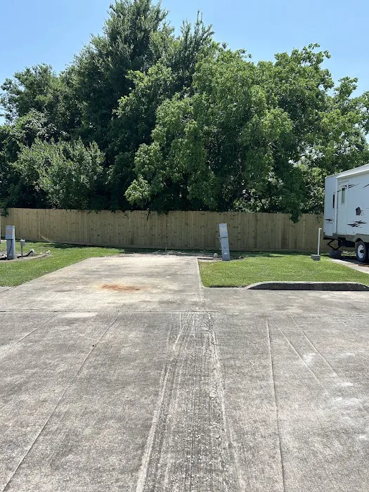 L & R RV Park 10