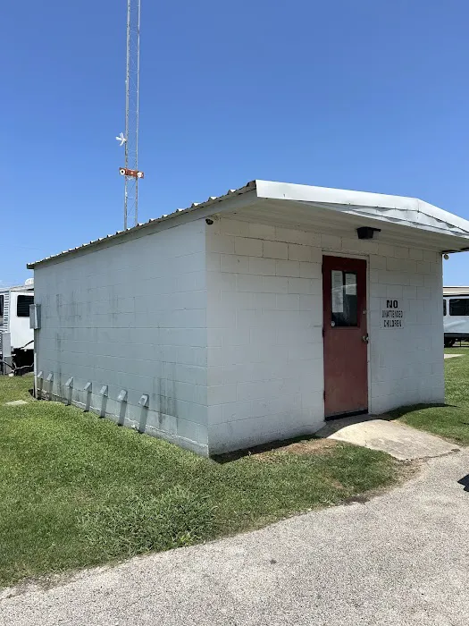 L & R RV Park 6