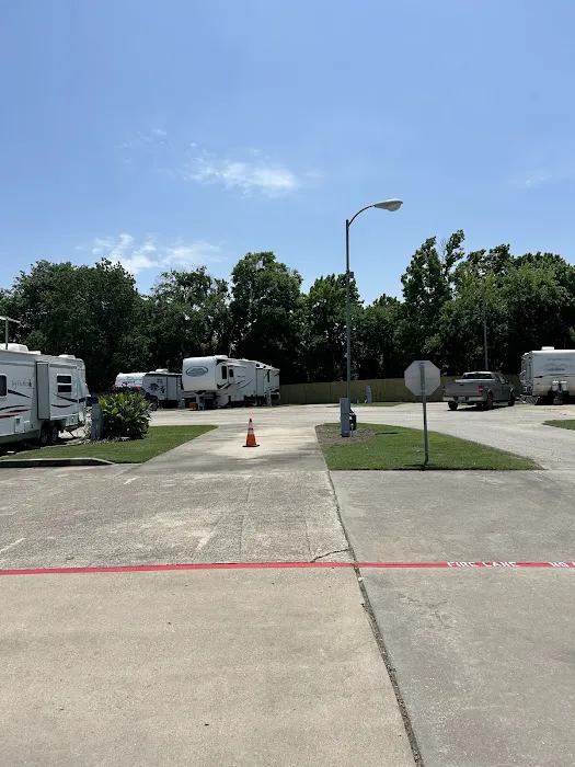 L & R RV Park 8