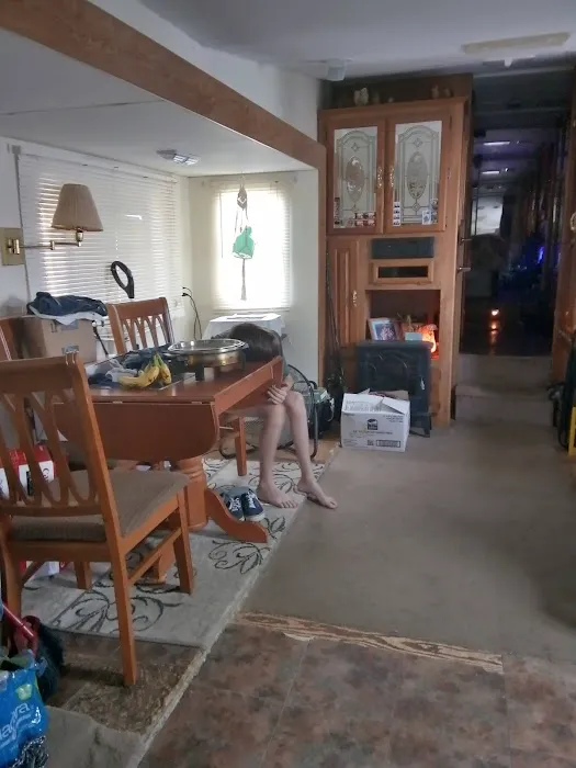 Hunter's RV Park: Office 8