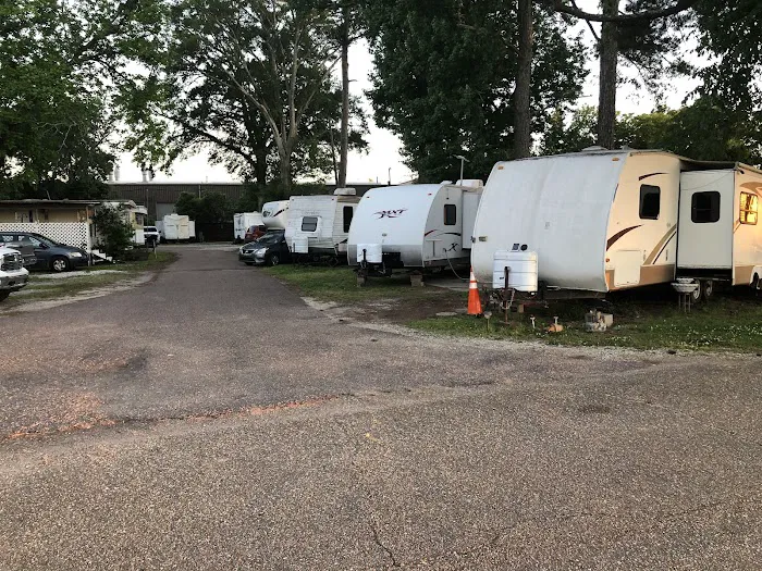 Courtney's RV Park, Baton Rouge 1