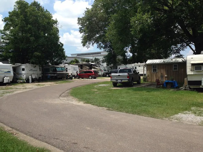 Courtney's RV Park, Baton Rouge 8
