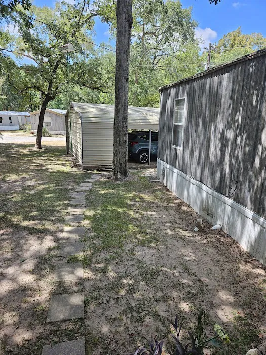 Leaning Oaks Manufactured Home Community 1