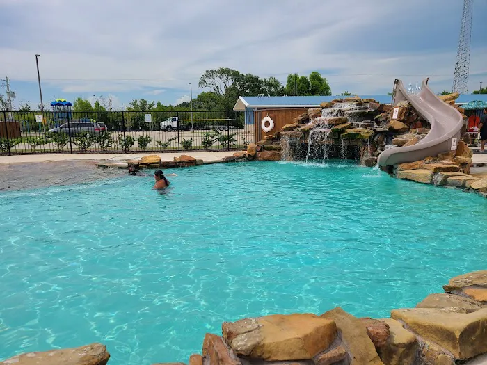 Summer Breeze USA RV Resort & Waterpark 3