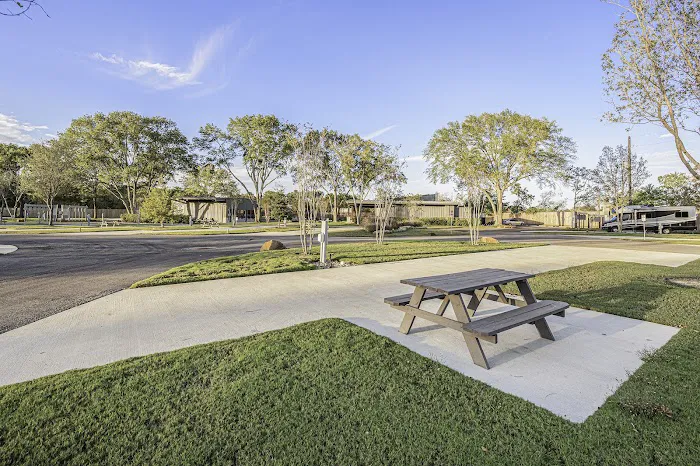 Leisure Lane RV Resort The Woodlands 9