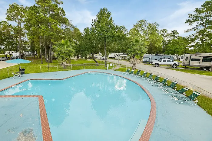 Houston Leisure RV Resort 2