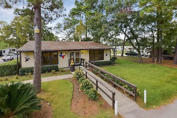 Houston Leisure RV Resort 4