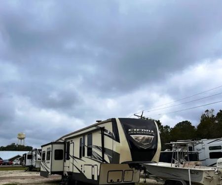 Sunrise Winnie RV Park & Storage