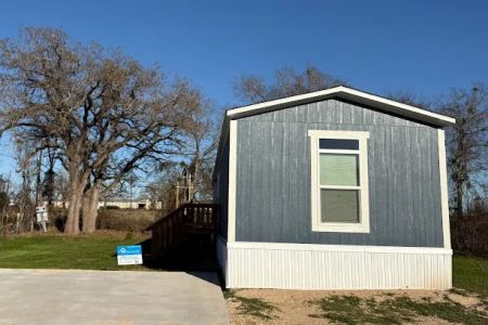 Los Robles Mobile Home Community