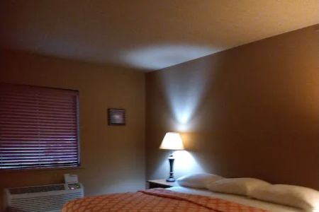 Wagon Wheel Hotel and RV Park