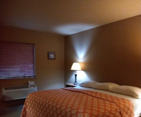 Wagon Wheel Hotel and RV Park