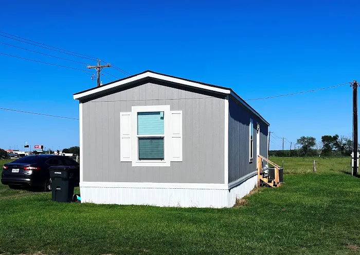 Reyna RV Park & Travel trailer 2