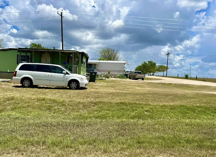 Reyna RV Park & Travel trailer 3