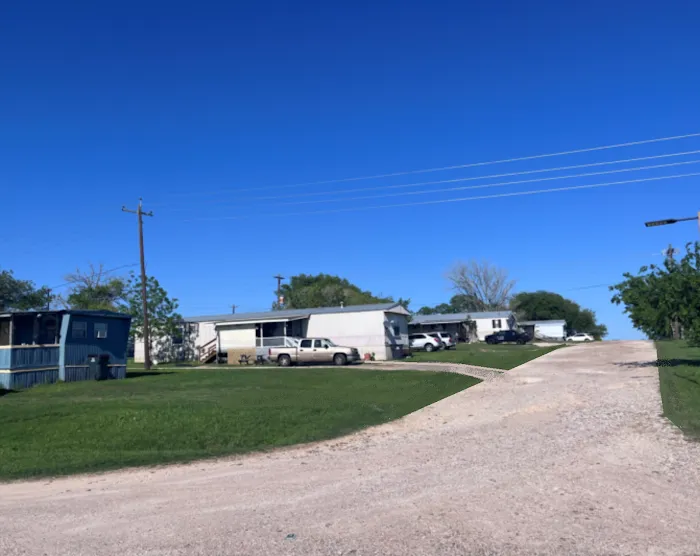 Reyna RV Park & Travel trailer 4