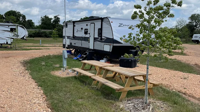 Reyna RV Park & Travel trailer 13