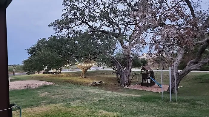 Schulenburg 3 Oaks RV Resort 6