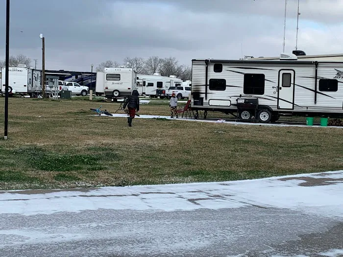 Riverside park camping grounds 23