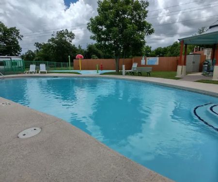 Flatonia Retreat & RV Resort