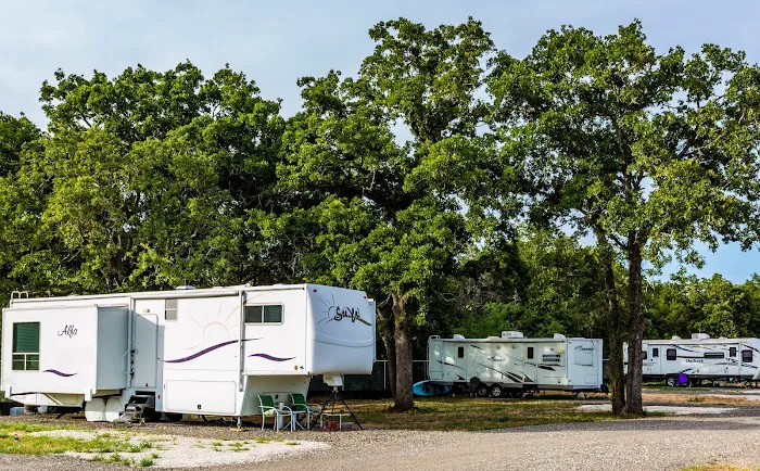 Sunny Bastrop RV Park 3