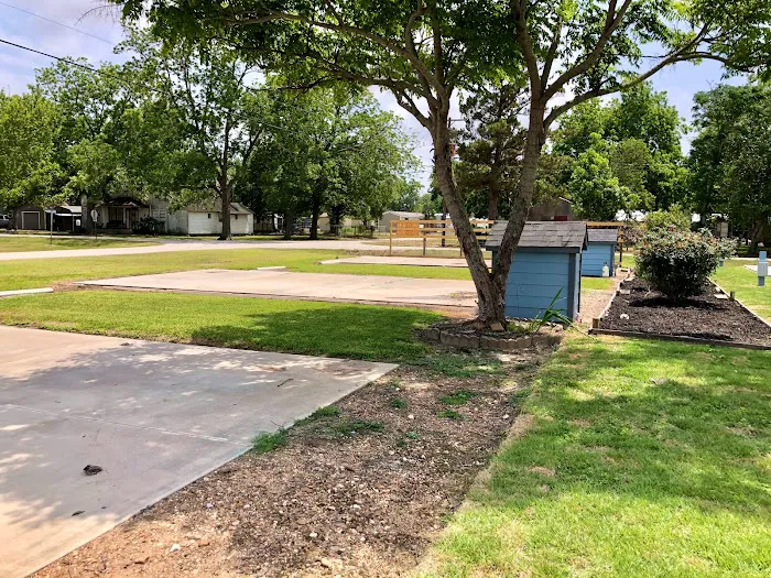 Safe Haven Mini RV Park - Markham, TX 6